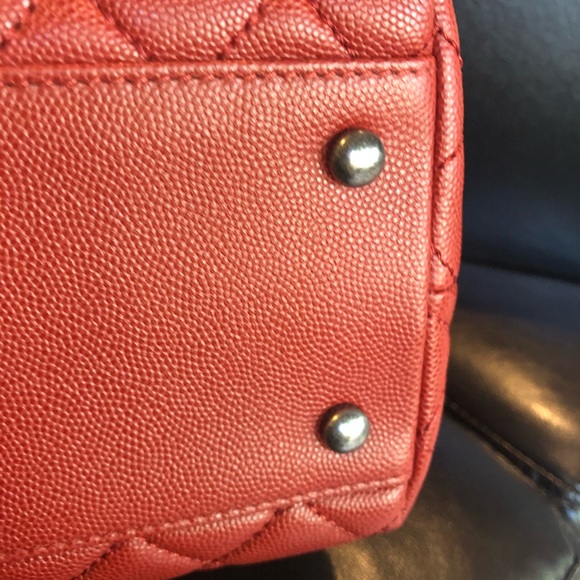 CHANEL Caviar Medium Coco Handle Flap in Red. - Picture 9 of 14